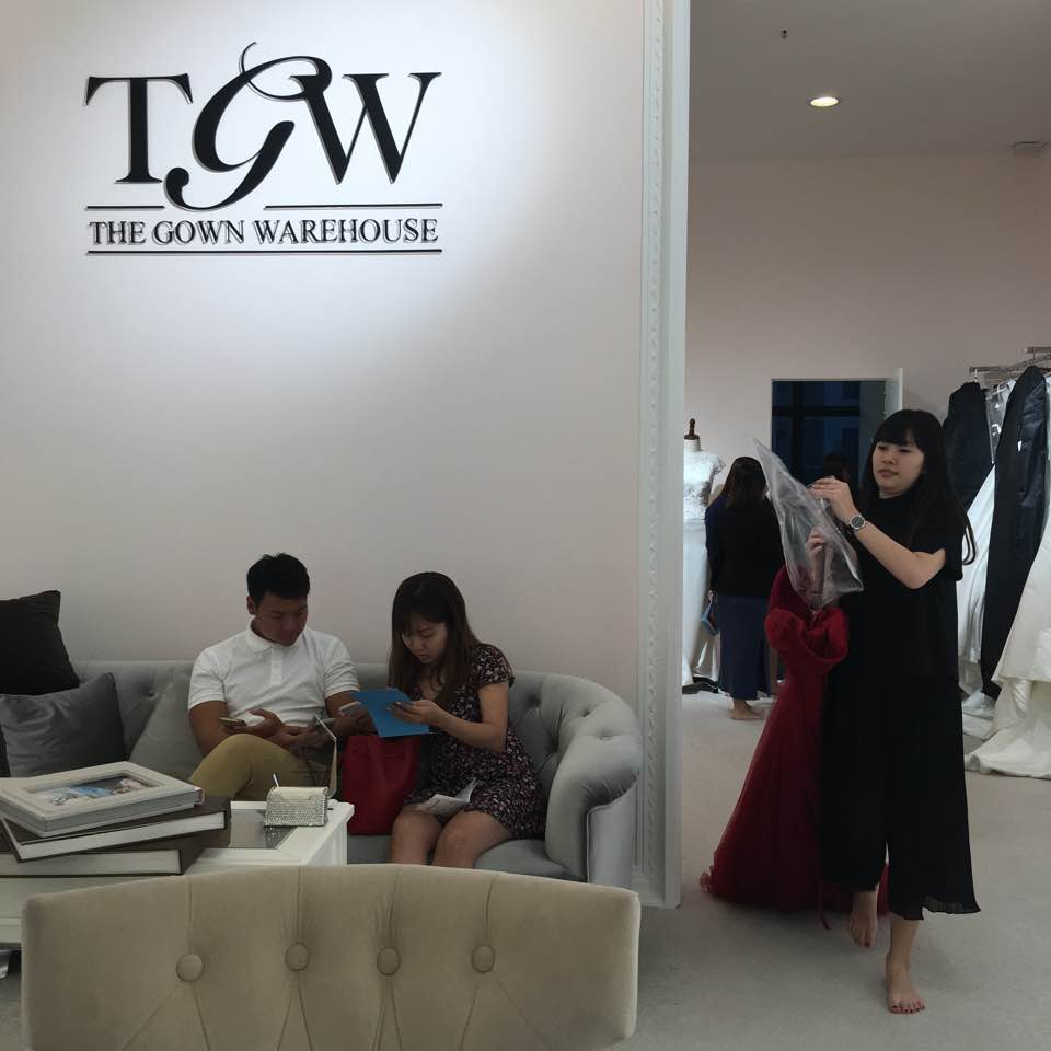 the gown warehouse dayre